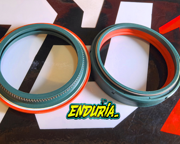 Сальник и пыльник SKF двух компонентные dual compound для вилки WP (48мм) Комплект на два пера!